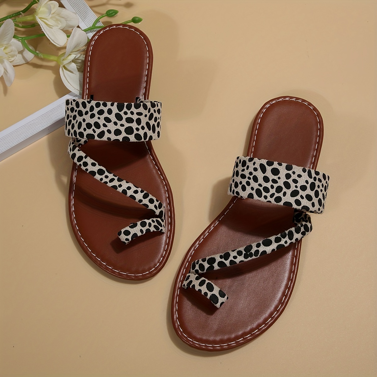 womens leopard print flat slides fashion toe loop open toe slide sandals summer beach slide shoes details 2